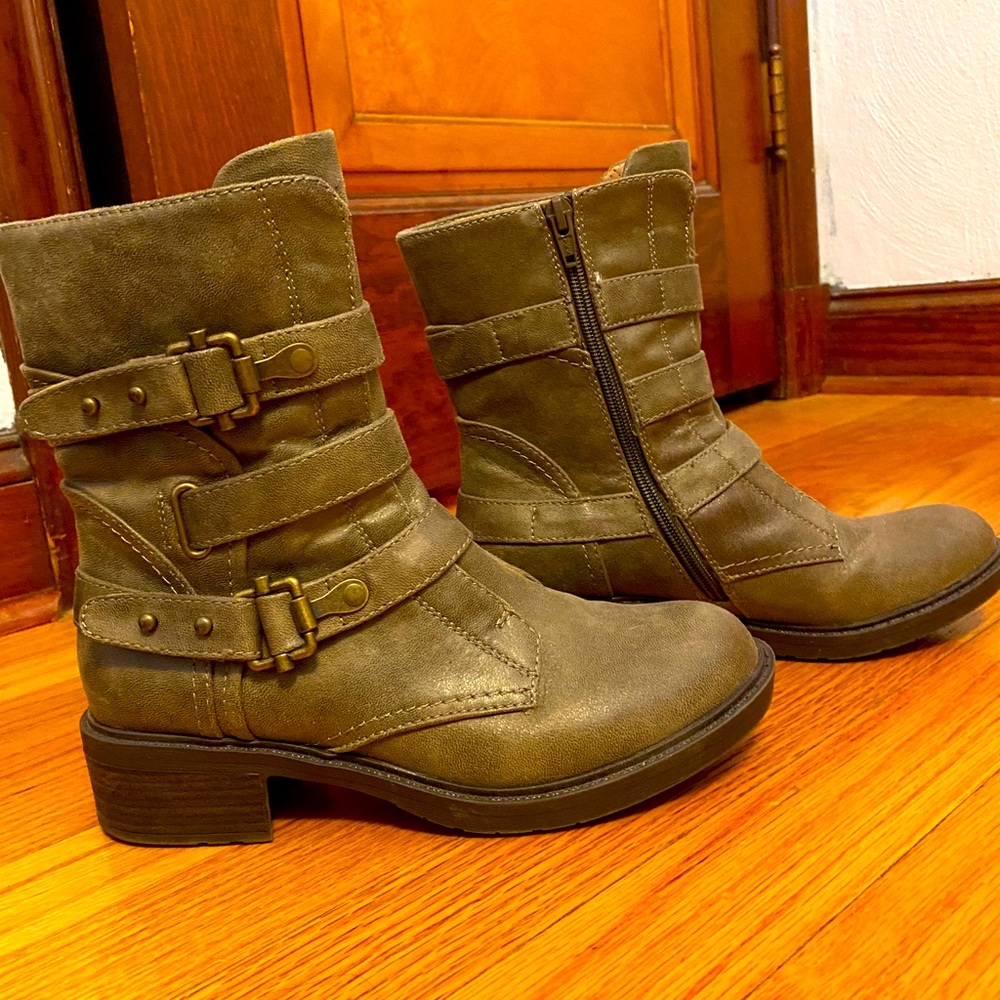 Baretraps Gray Moto Boot